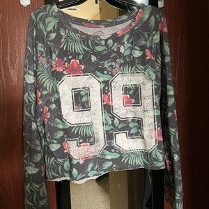Cropped Flower Thin Crewneck